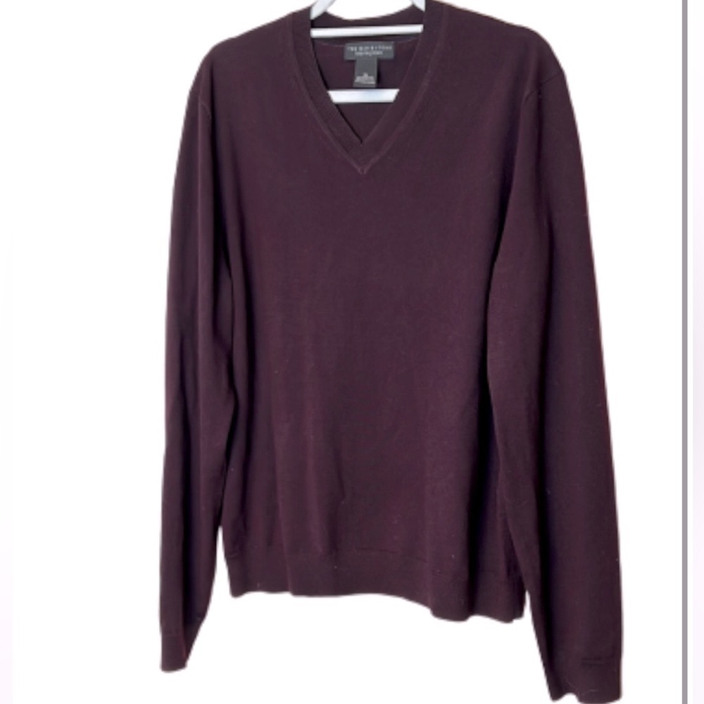 Bloomingdale's 100% Merino Wool V-Neck, pullover sweater in Bordeaux  -  XL